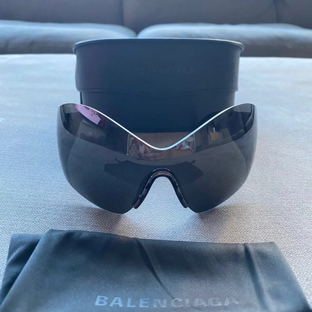 Balenciaga Mask Butterfly Sunglasses - Picture 7 of 14